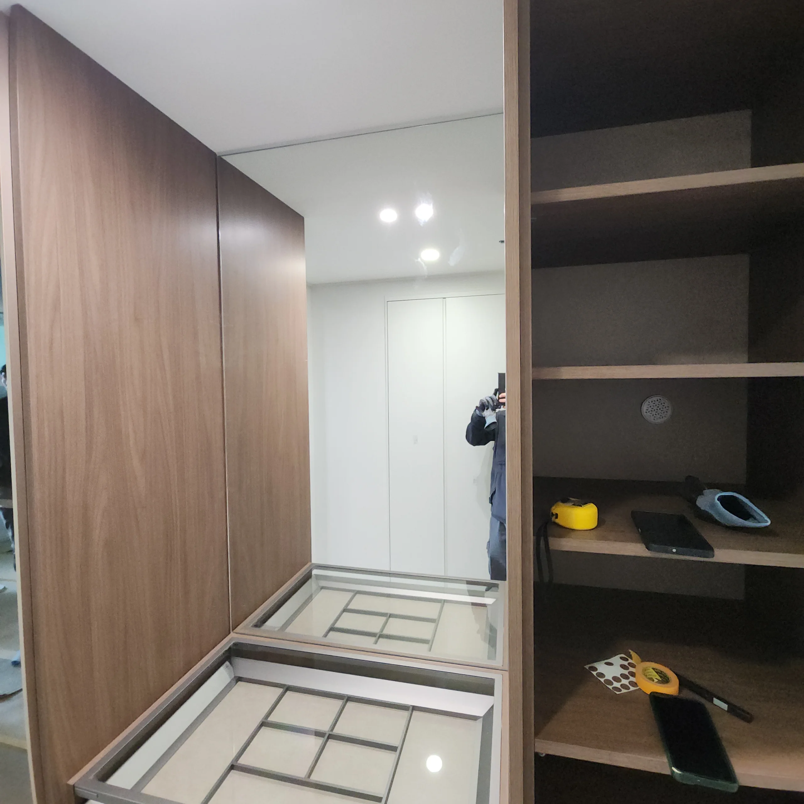 화장대 맞춤 거울 제작 설치 시공 준비